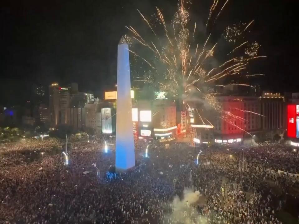 Argentina celebra en las calles la victoria sobre Inglaterra cuatro décadas después de Maradona