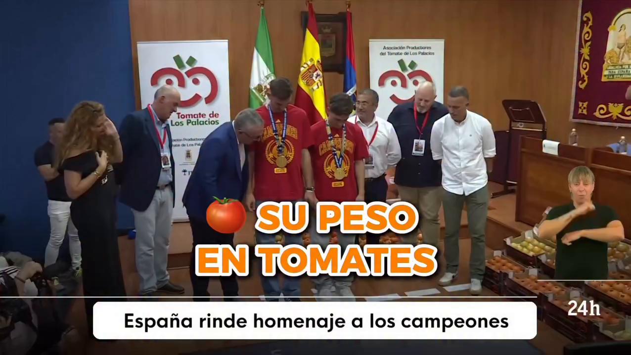 Palacios y Villafranca celebra a sus dos nuevos campeones del mundo del fútbol