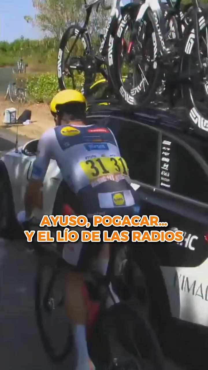 Pogacar no deja de tocar la radio en plena etapa ciclista