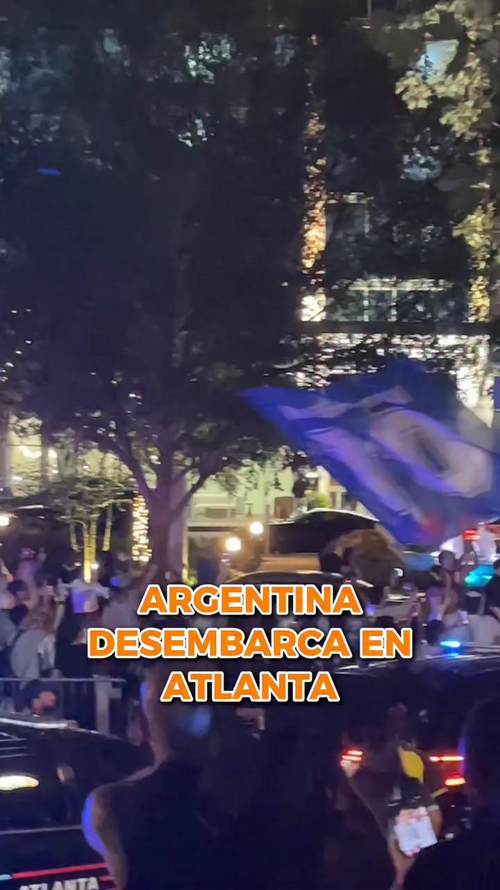 Tiago recibe gritos de ánimo del público con vivas repetidos