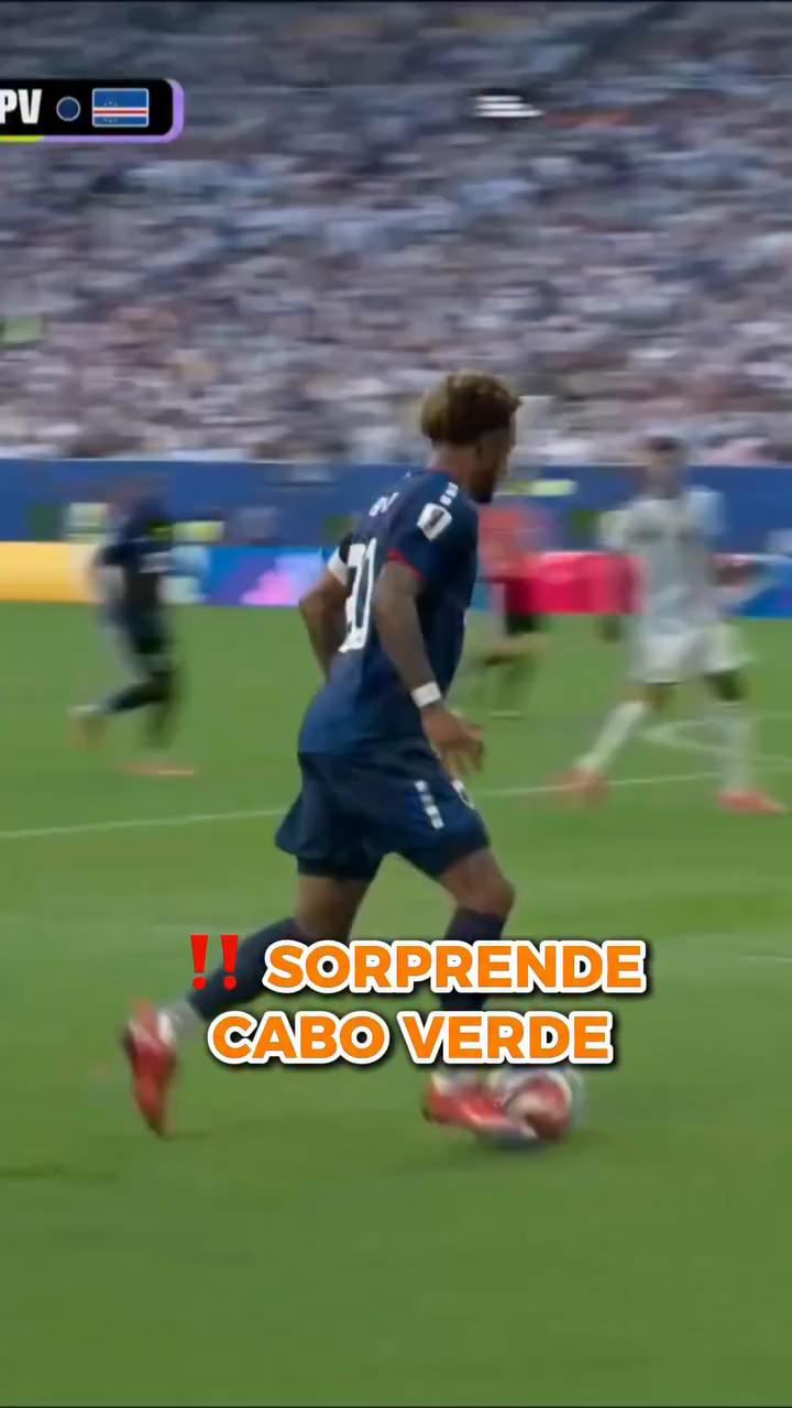 Ryan Mendes marca el gol de Cabo Verde superando al Dibu