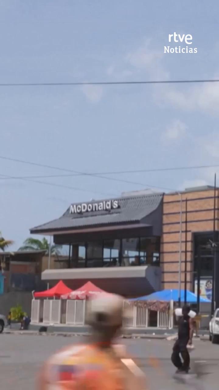 Un restaurante de comida rápida se convierte en hospital de voluntarios en Venezuela