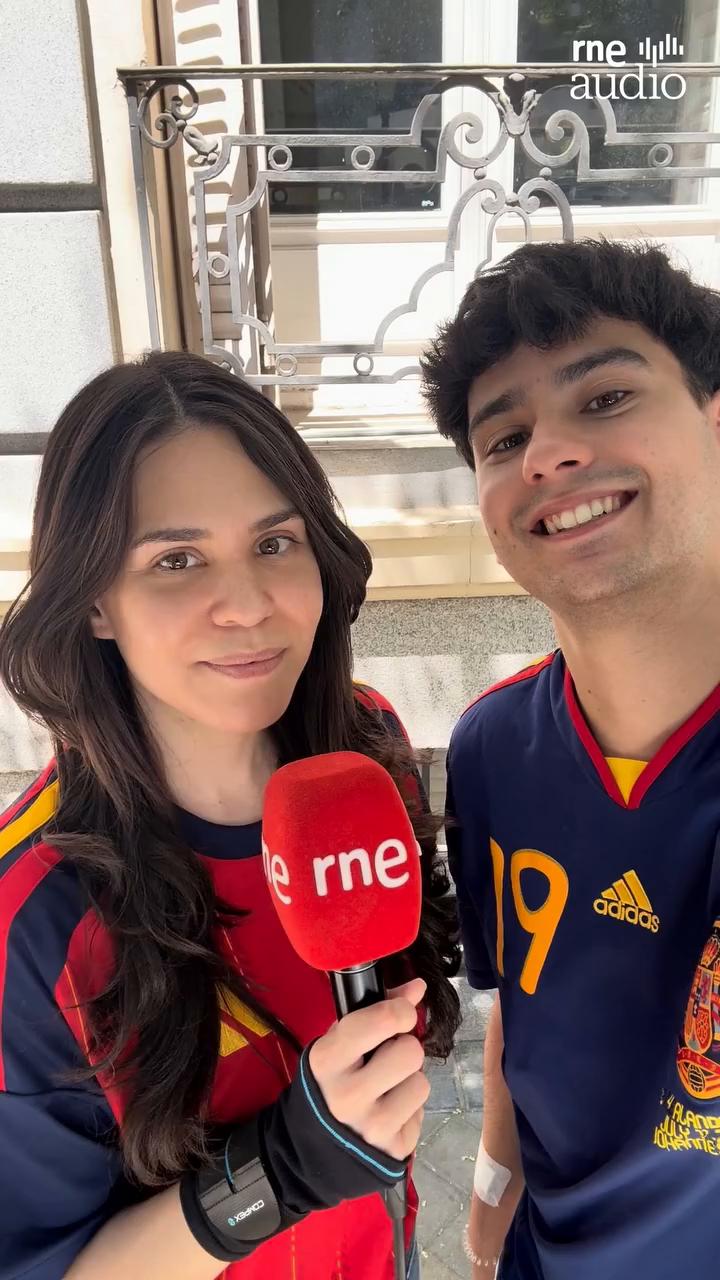 ¿McAllister o Messi? Los aficionados de La Roja eligen su argentino favorito