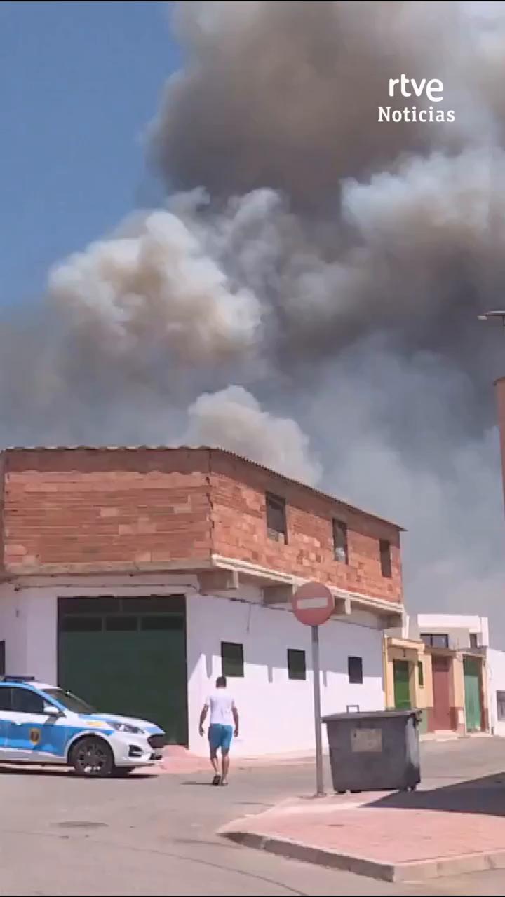 Incendio en Bat Yusso obliga a evacuar a más de 50.000 personas
