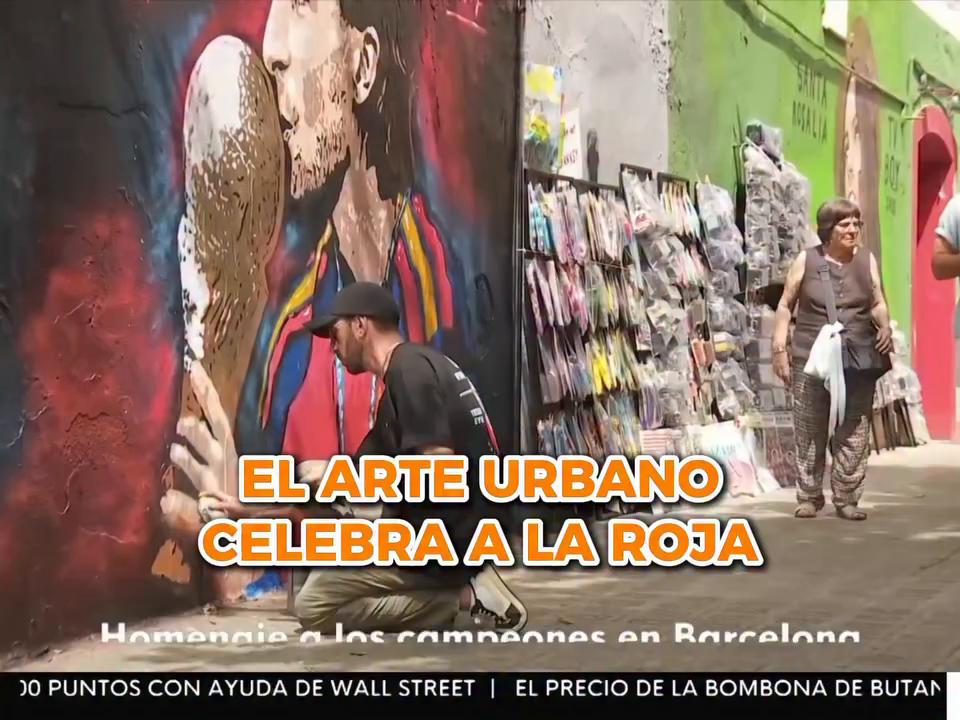 Los campeones del mundo ya tienen su huella en el arte callejero de Barcelona