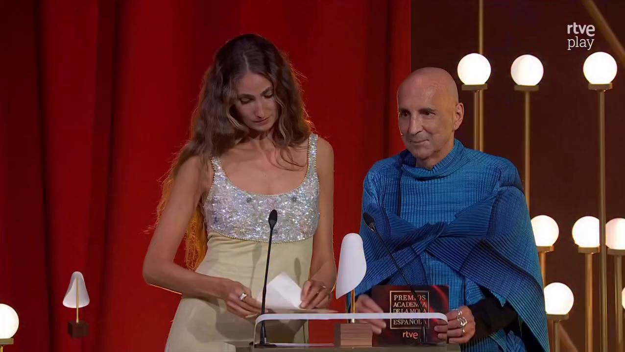 Elena Roner recoge el octavo premio y reivindica las joyas en la moda
