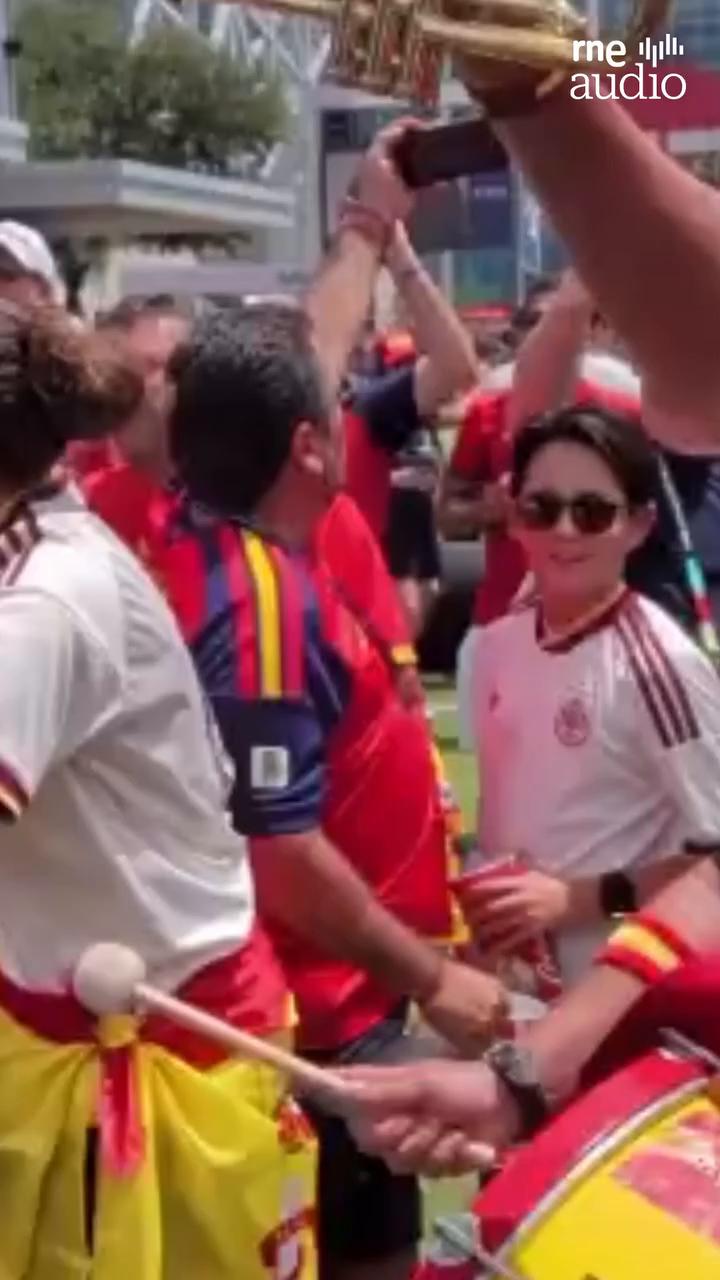 España celebra su identidad con el grito '¡Que viva España!'
