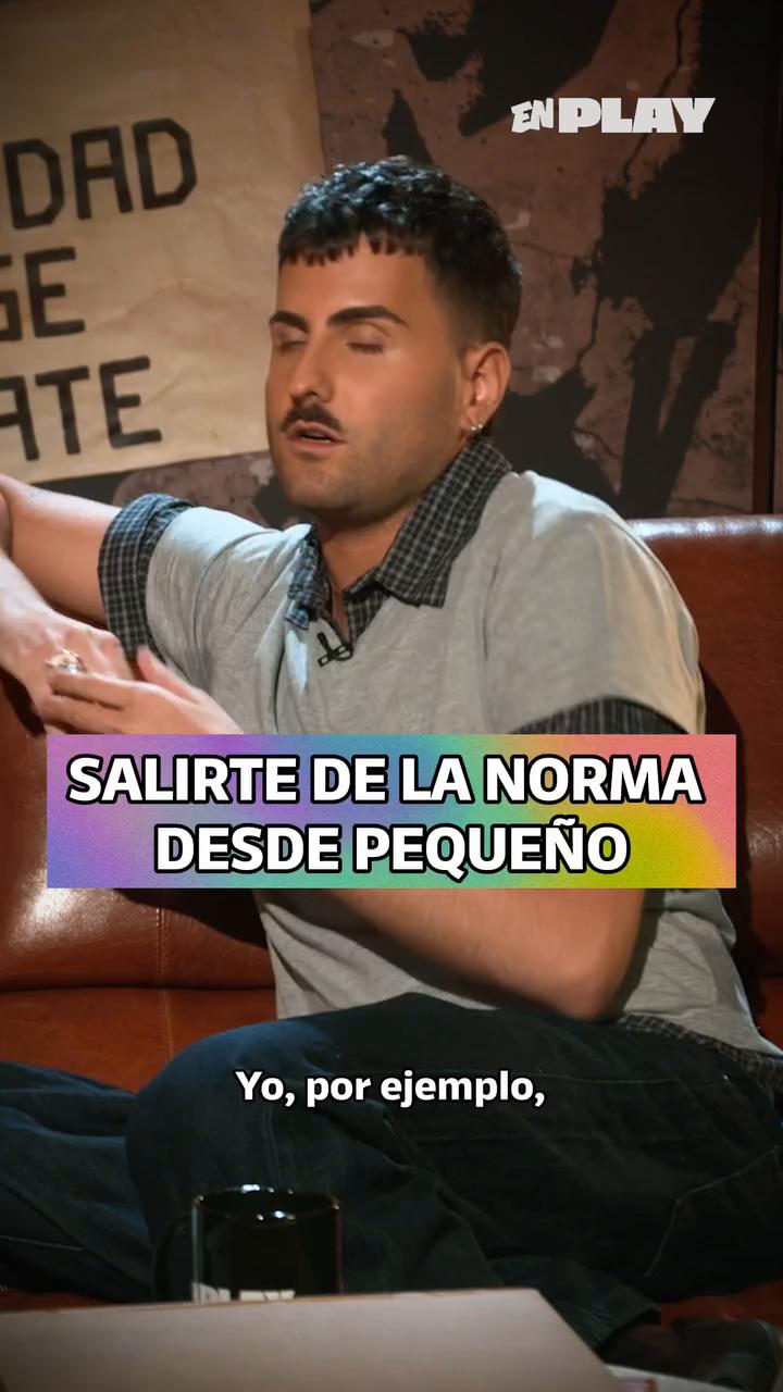 Vi dos chicos besándose en mi antiguo instituto y recordé lo que era impensable