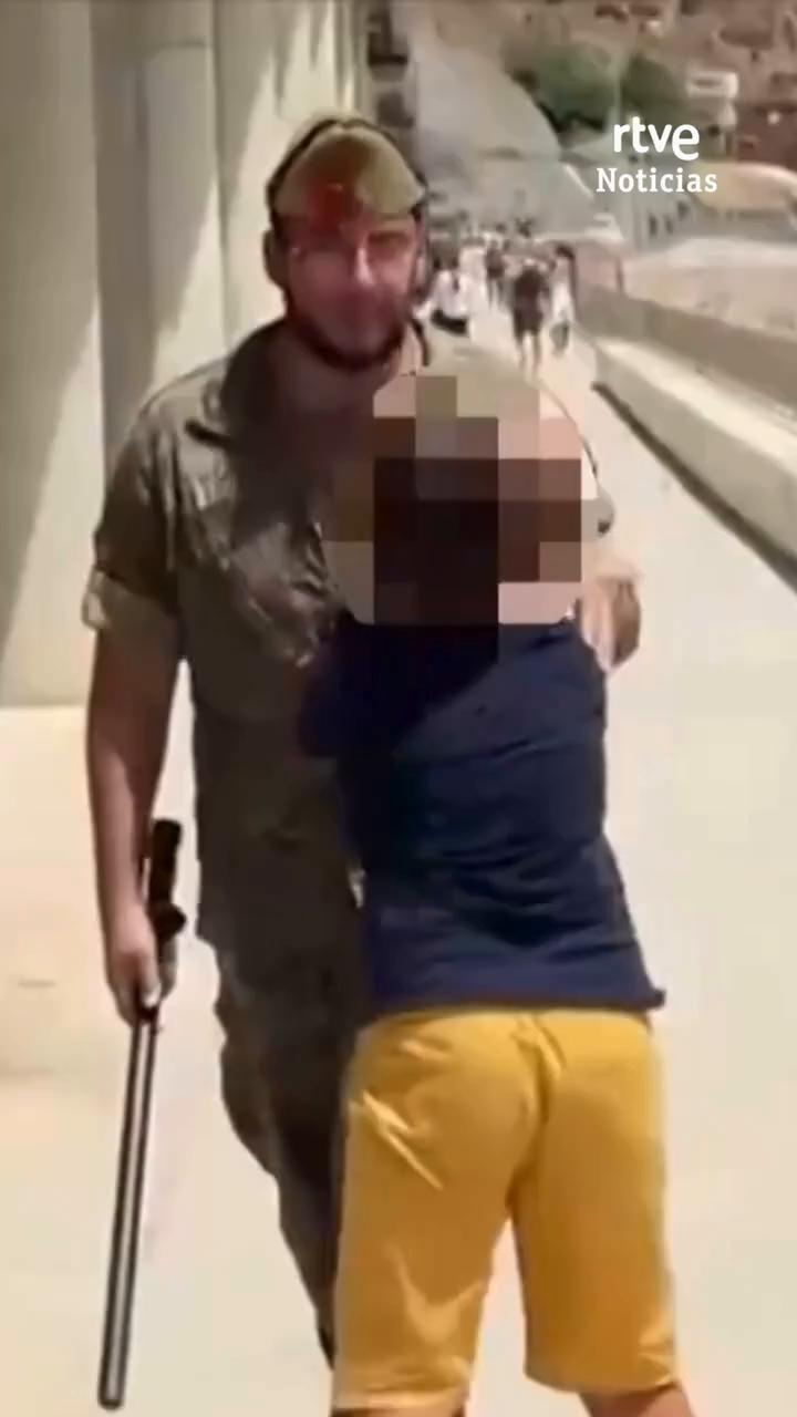 Niños solos en Ceuta suplican a soldados no devolverlos a Marruecos