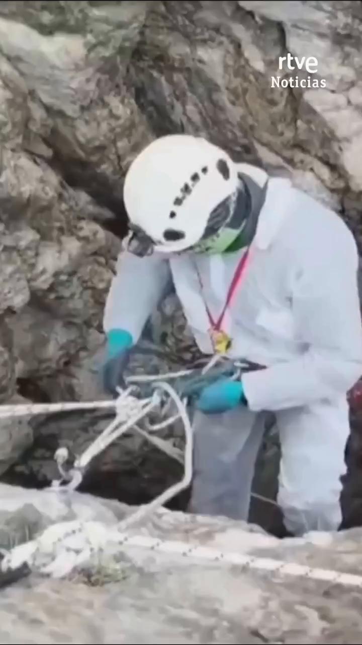 Montañeros hallan un vertedero a más de 2.000 metros en Picos de Europa