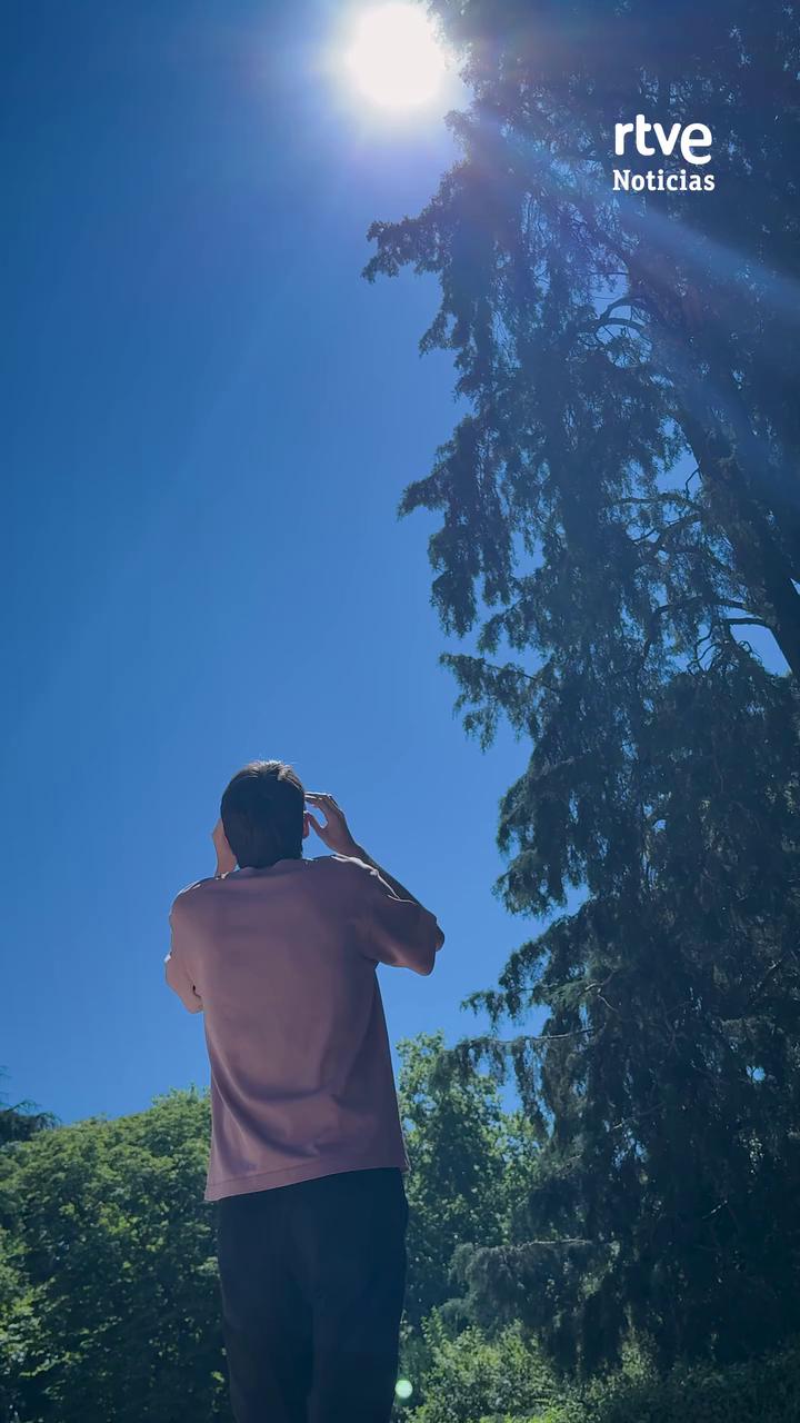 Graba el eclipse solar con tu móvil sin riesgos: filtros y trípode son clave