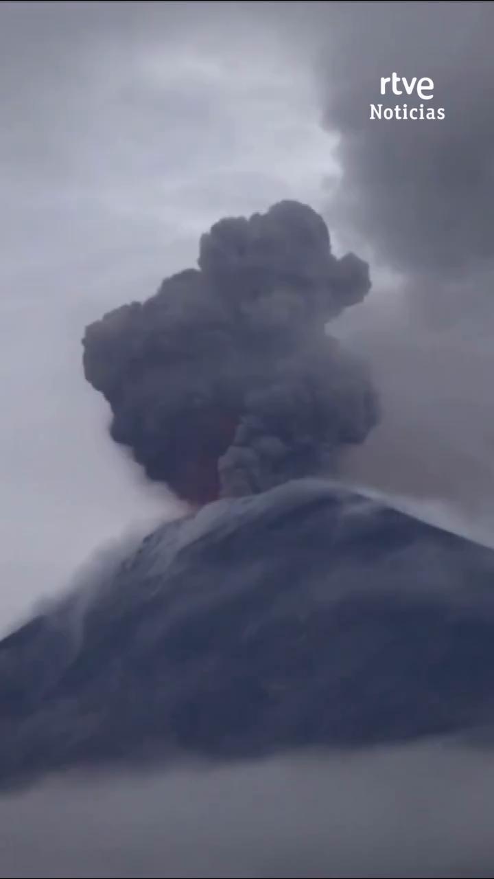 El volcán Fuego de Guatemala entra en erupción y evacúa a 1.400 personas