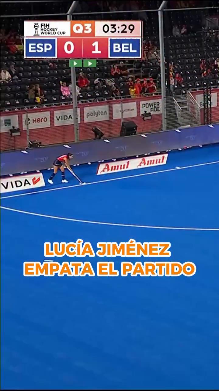 Lucía Jiménez marca el gol del empate con un tiro que impacta en la portera