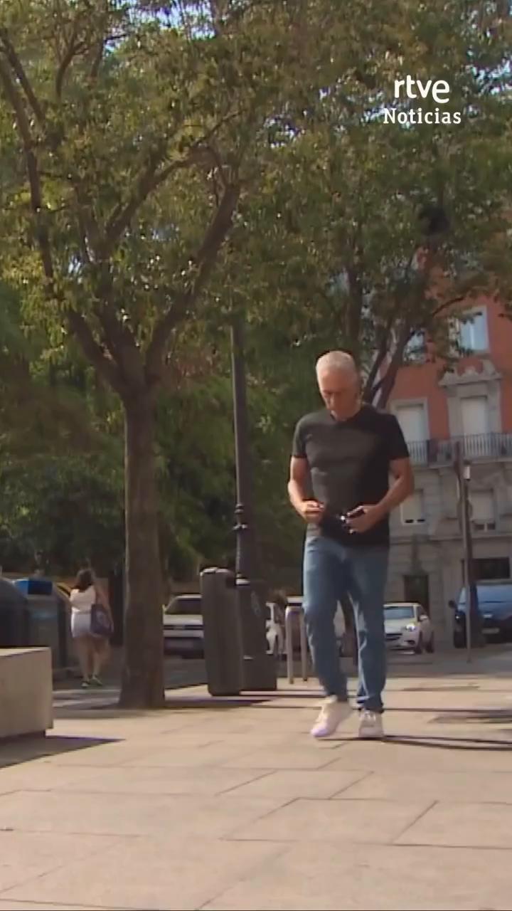 Miguel Ángel abandona el eclipse por el teatro: 'Qué peñazo de sol'
