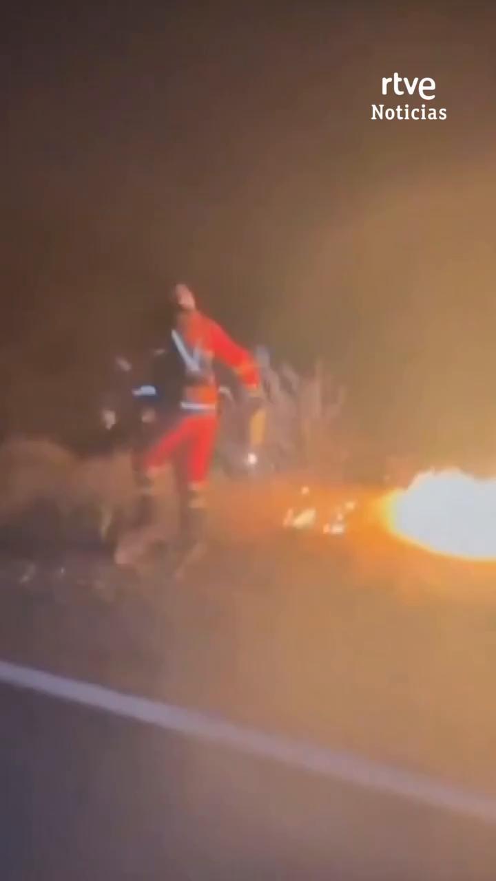600 efectivos luchan contra el incendio en Huelva que afecta 25.000 hectáreas