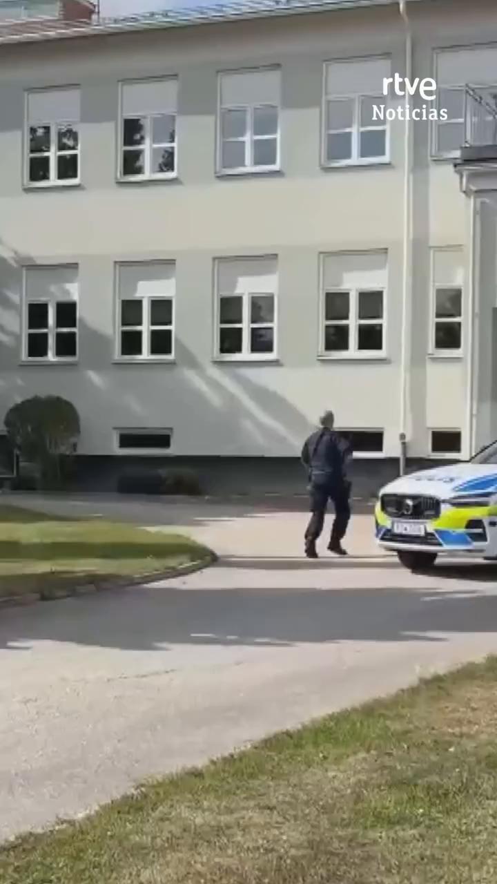 Un atacante armado con espada hiere a varias personas en un instituto sueco