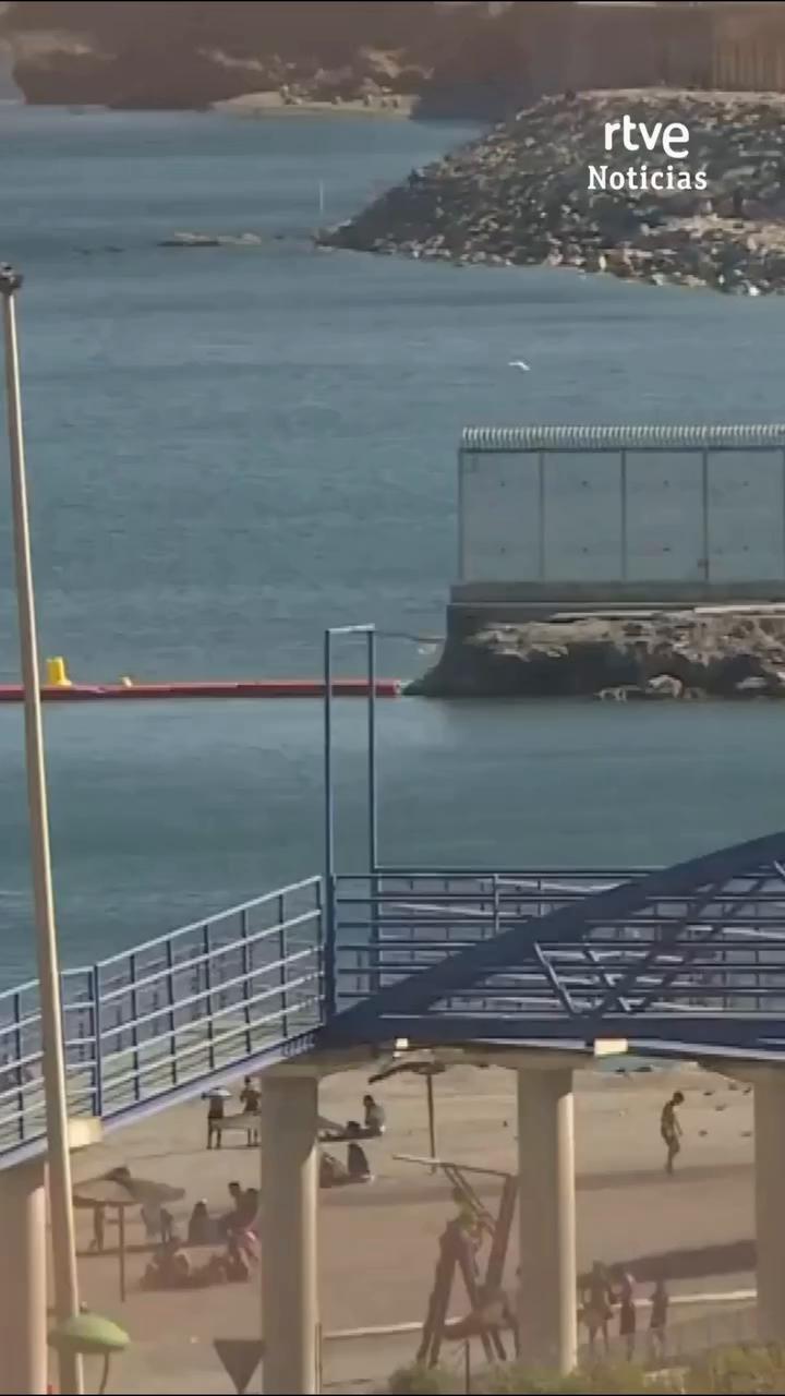 La barrera de bollas en Ceuta ya está reparada según el Gobierno