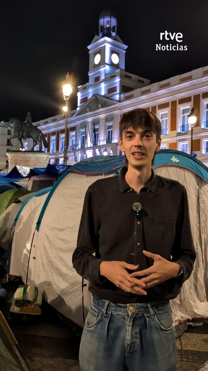 Acampada en Puerta del Sol crece pese a la lluvia por el decreto de vivienda