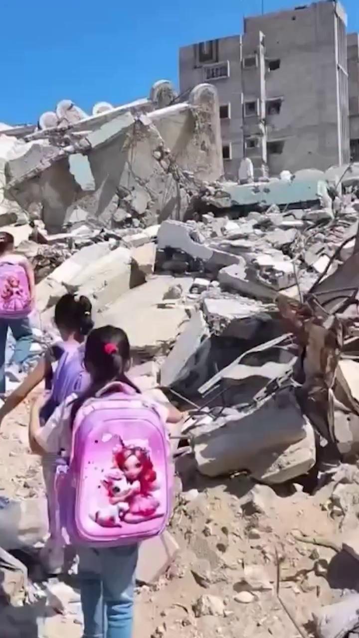 Niños de Gaza regresan a clase entre escombros tras tres años de invasión