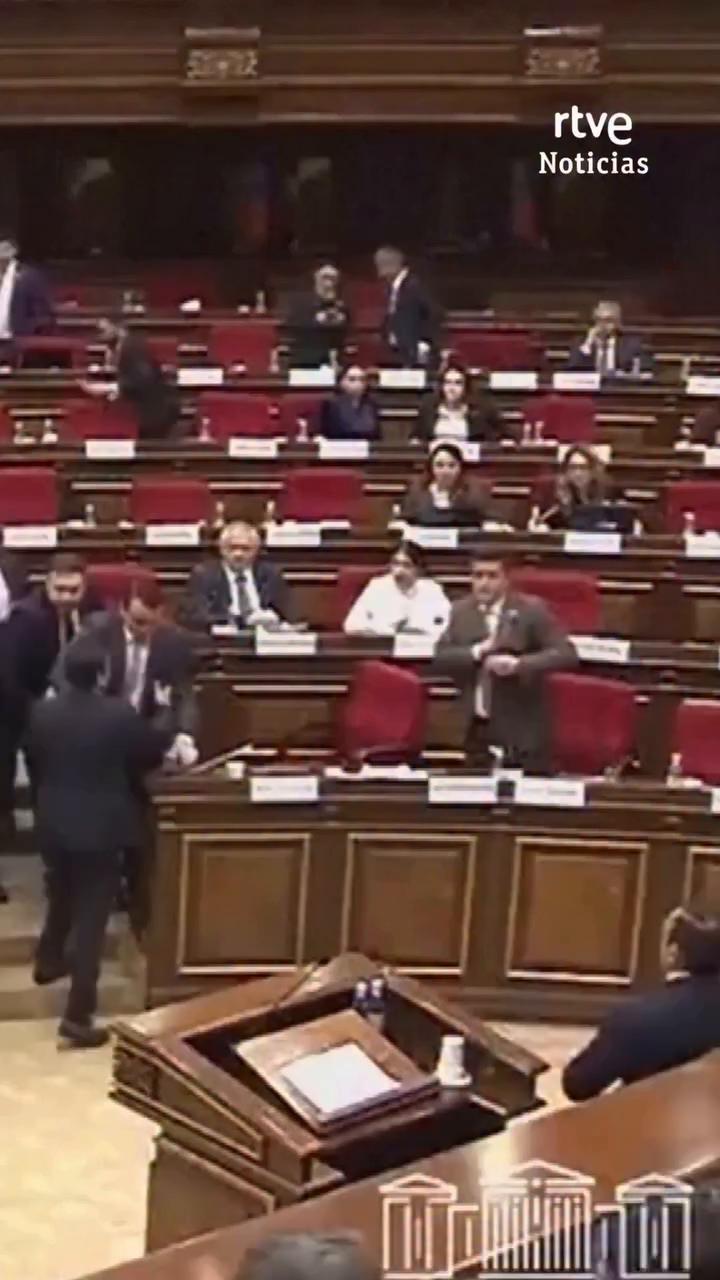 Pelea con sillas en Armenia y bombas de humo en Albania interrumpen sesiones