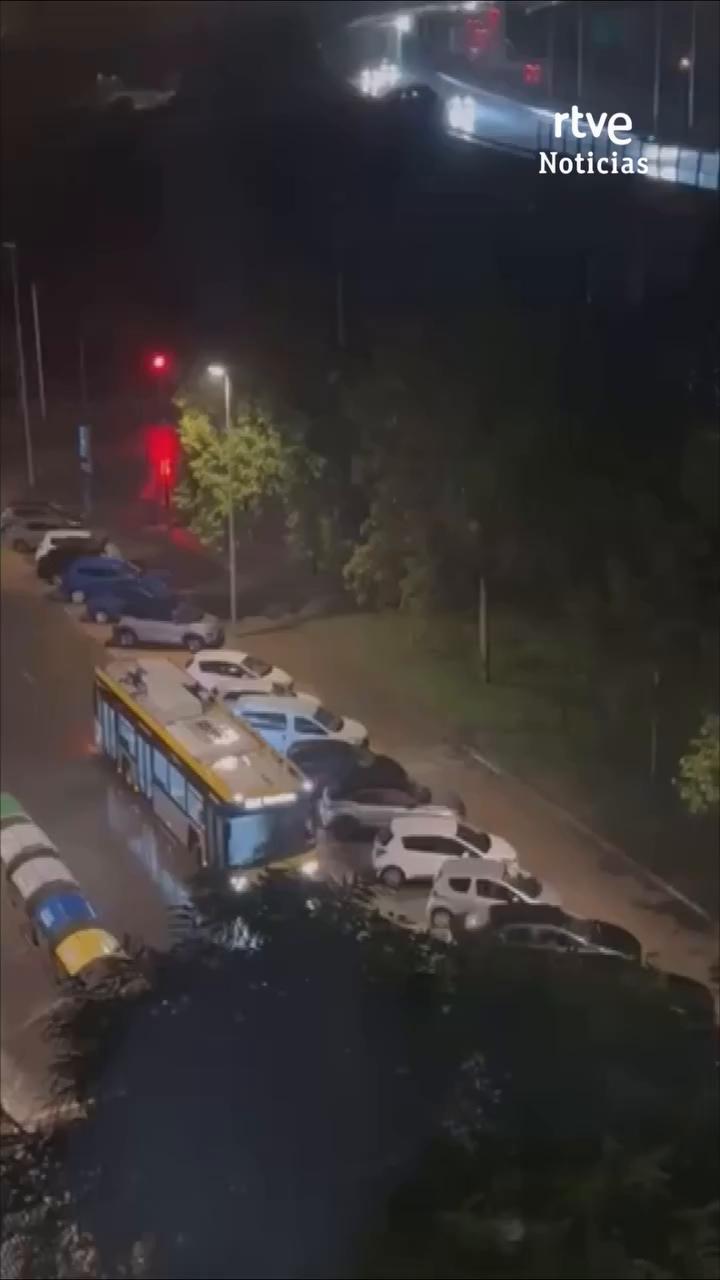 Lluvias torrenciales inundan Cornellá y Bellvitge y cierran la estación de Sants