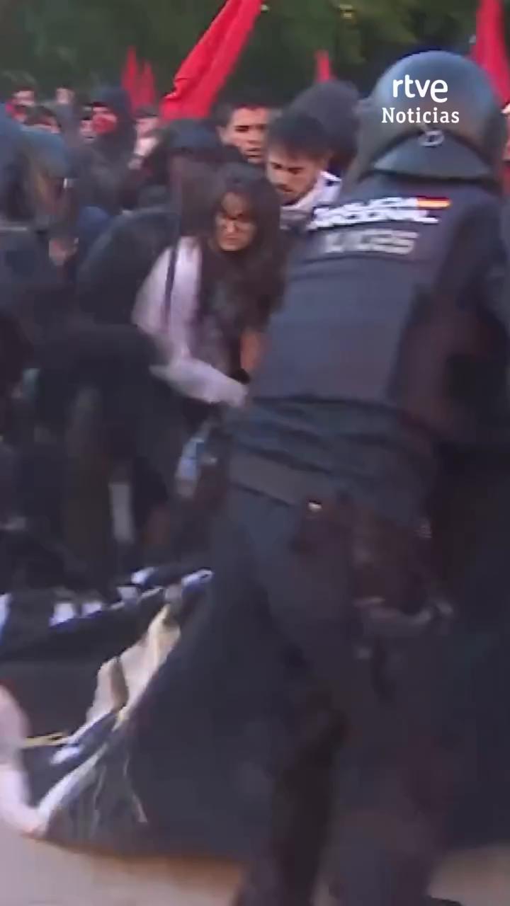 Al menos cuatro detenidos tras las cargas policiales en la Universidad Complutense de Madrid