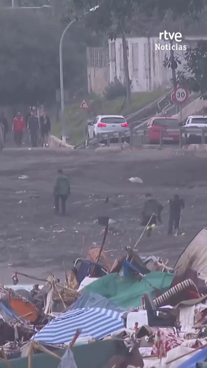 Retiran cerca de 200 kilos de residuos de la playa del Trampolín en Ceuta
