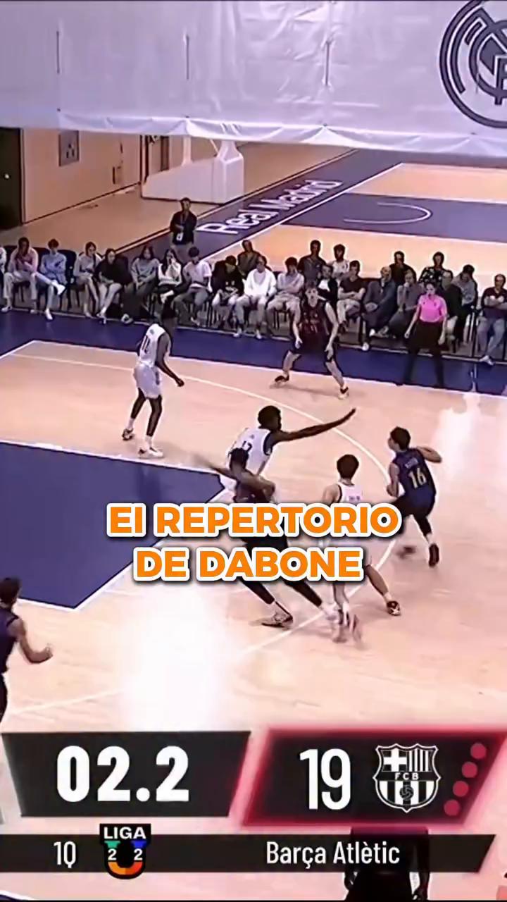 Mohamed Dabone impone su ley con mate y triple en el Barça Athletic