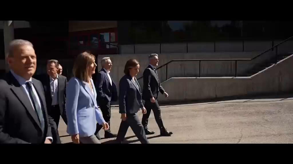 Video concluye con doble agradecimiento del orador al público