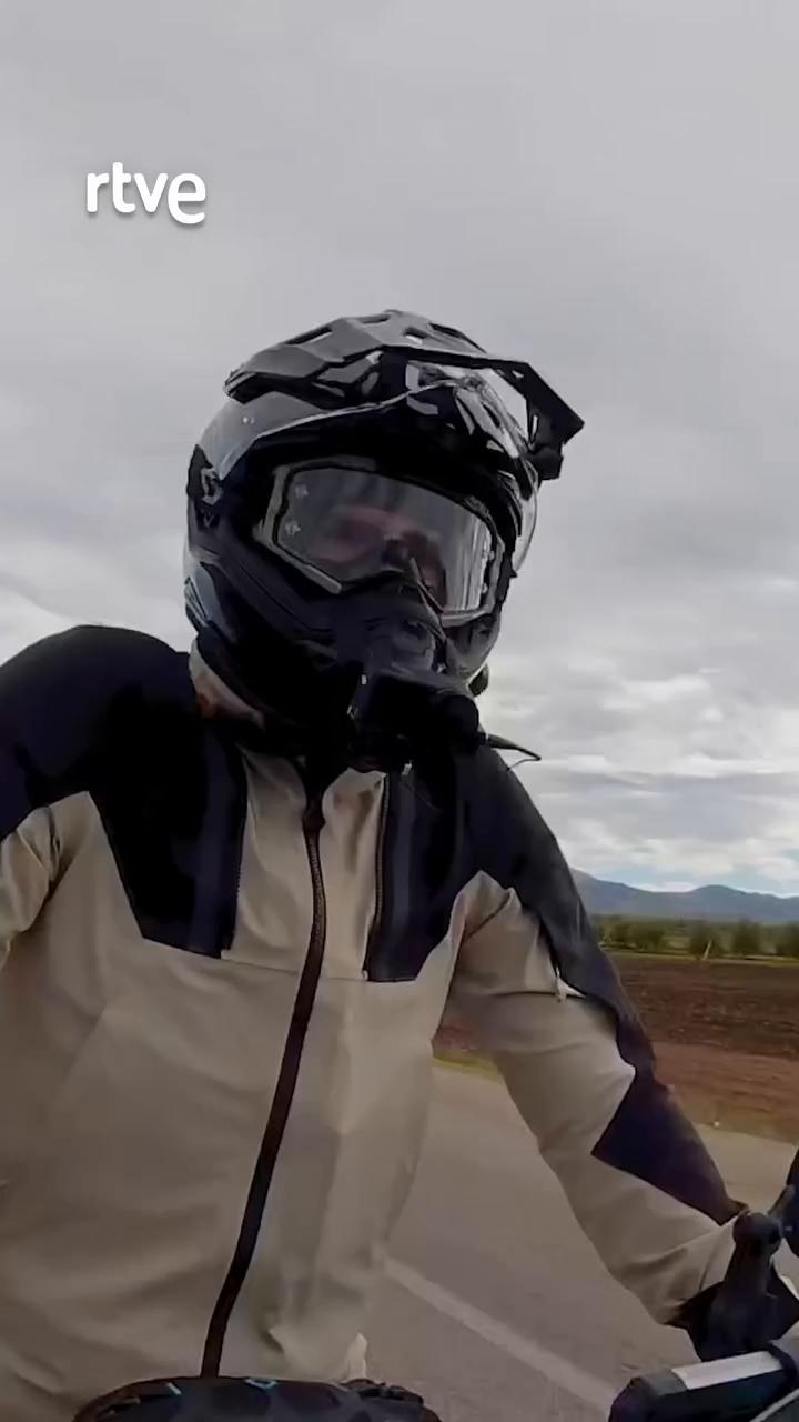 Viajero en moto celebra su ruta hacia Senegal tras Marruecos