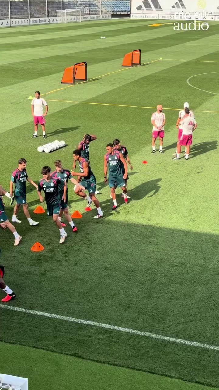 Mourinho reduce la distancia entre el Real Madrid y la prensa en entrenamientos