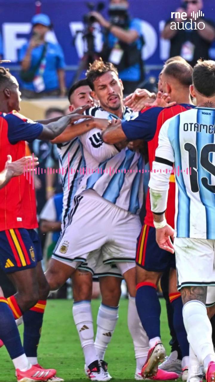 La FIFA sanciona a Paredes con diez partidos por agredir a Gaby