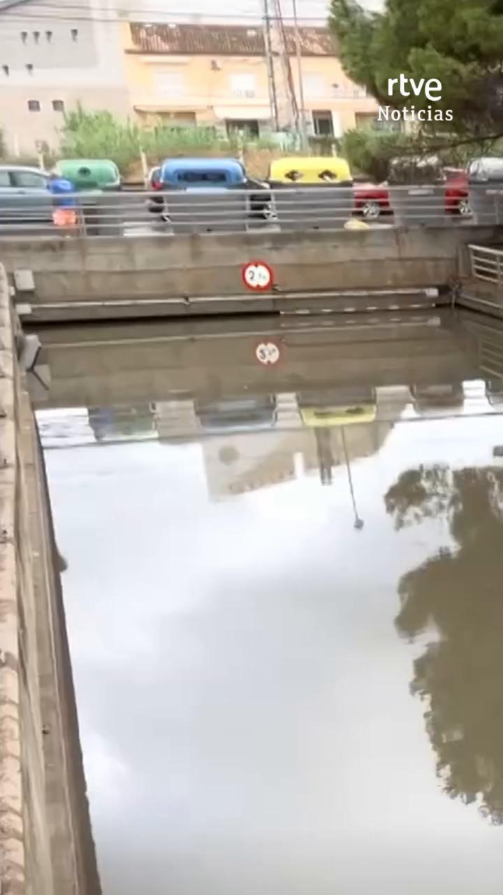 Torredembarra bajo el agua: túneles inundados y evacuaciones por la tormenta