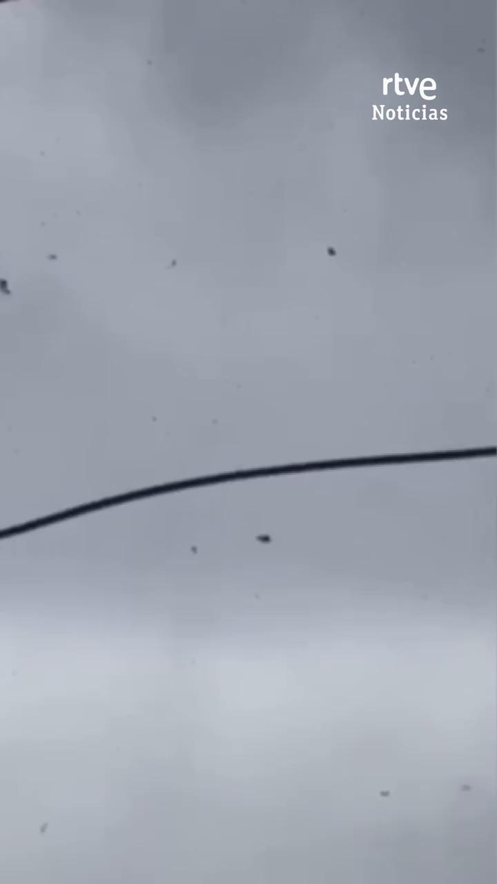 Un tornado sorprende a Antromero y causa destrozos en viviendas de Asturias