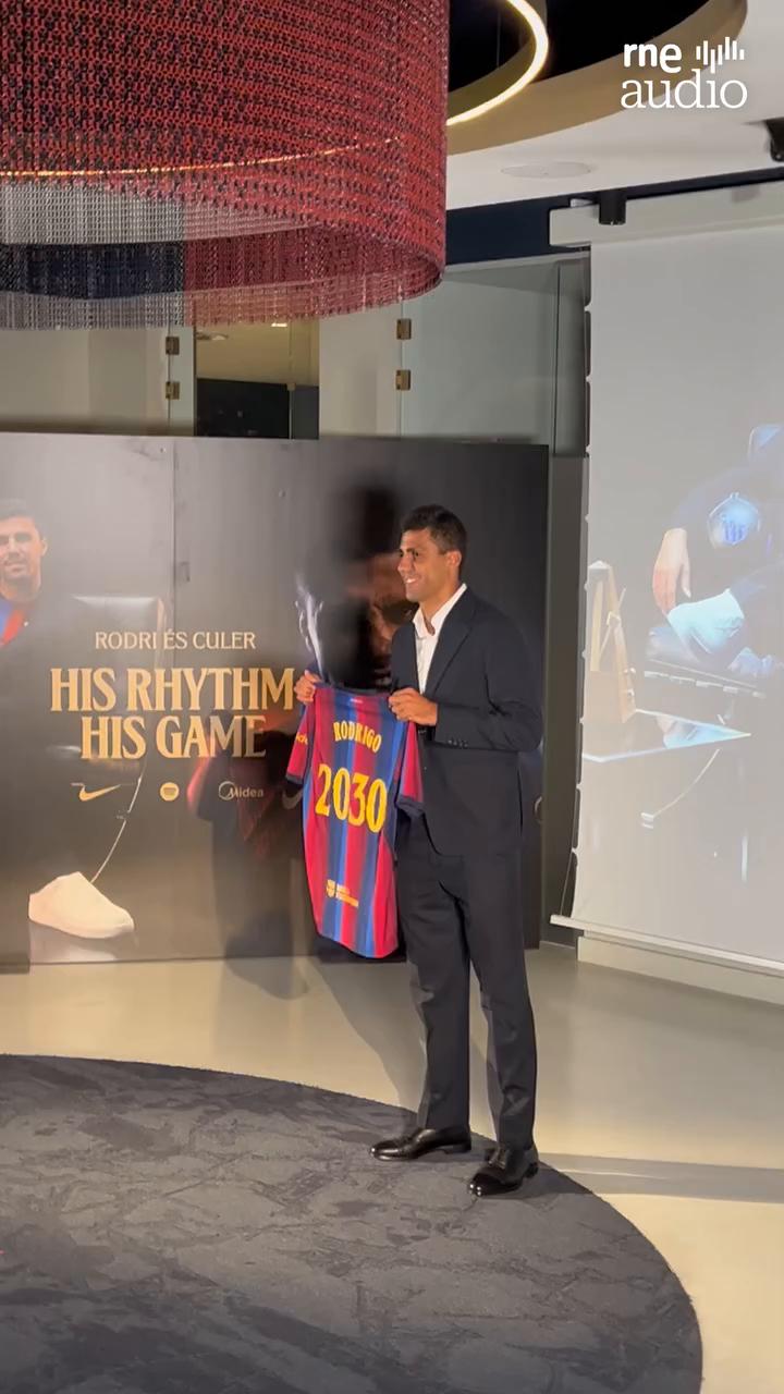 Rodri recibe un saludo amable al llegar al lugar