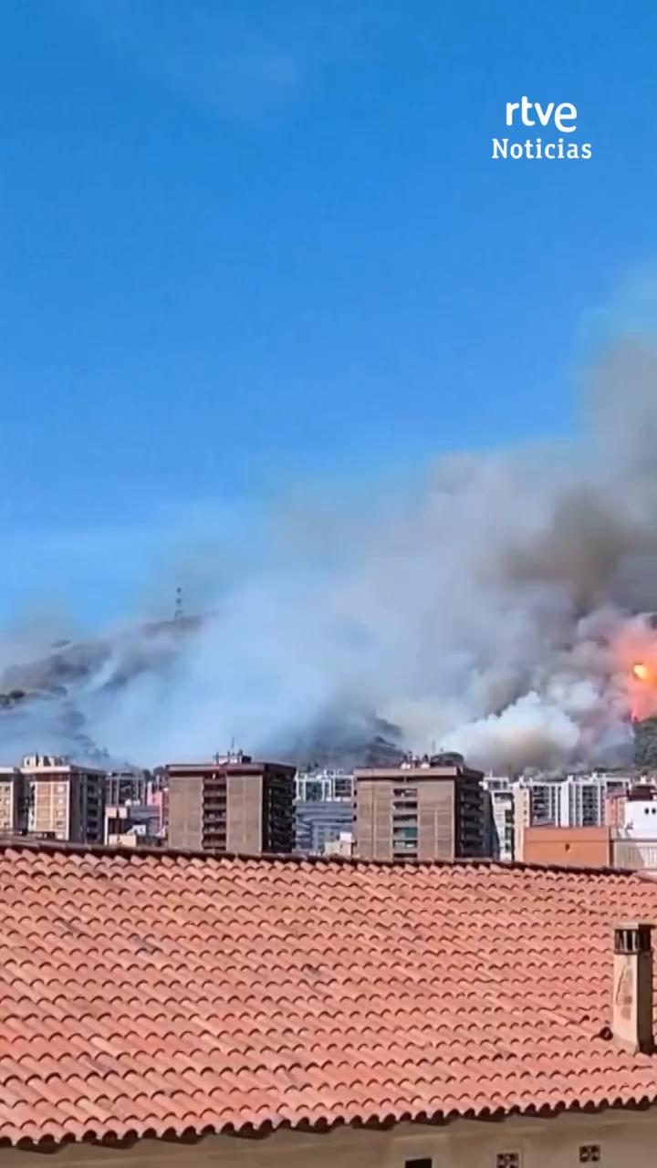 14.000 vecinos de Barcelona confinados por el incendio en el Parque Natural La Pizarola