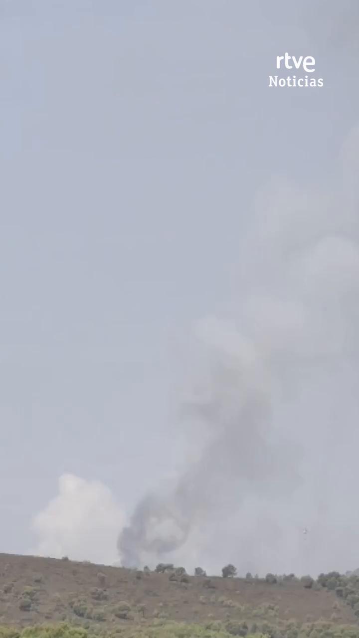 Incendio en la Sierra de Calderona obliga a evacuar Gatova por el humo intenso