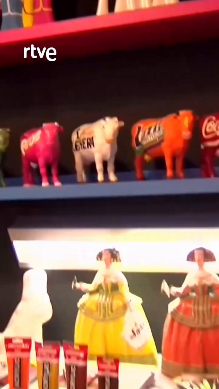 Antonio de Felipe explica el origen de sus vacas y retratos de cine