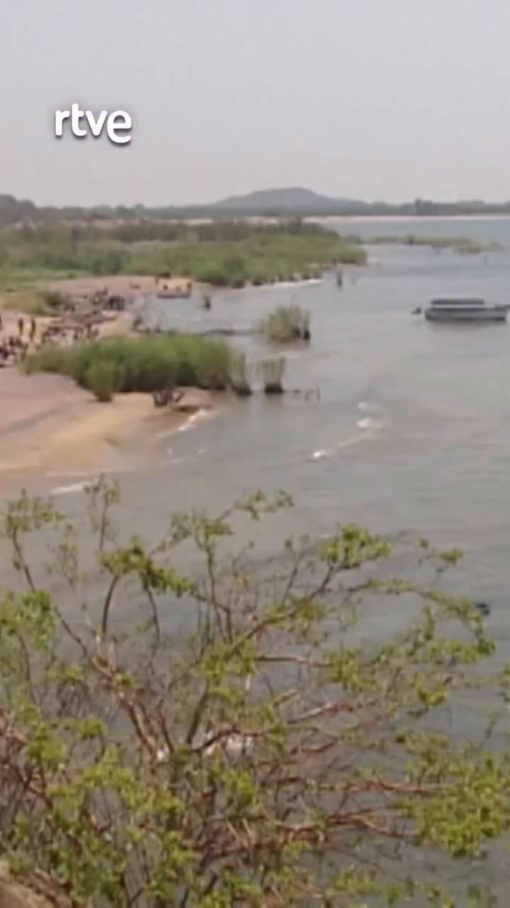 La belleza del lago Malawi contrasta con la pobreza extrema y el SIDA
