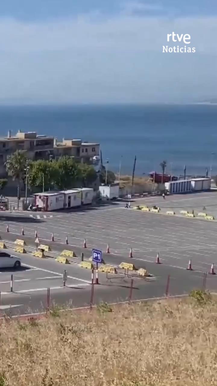 El Gobierno toma el control del puerto de Ceuta para acoger a mil migrantes