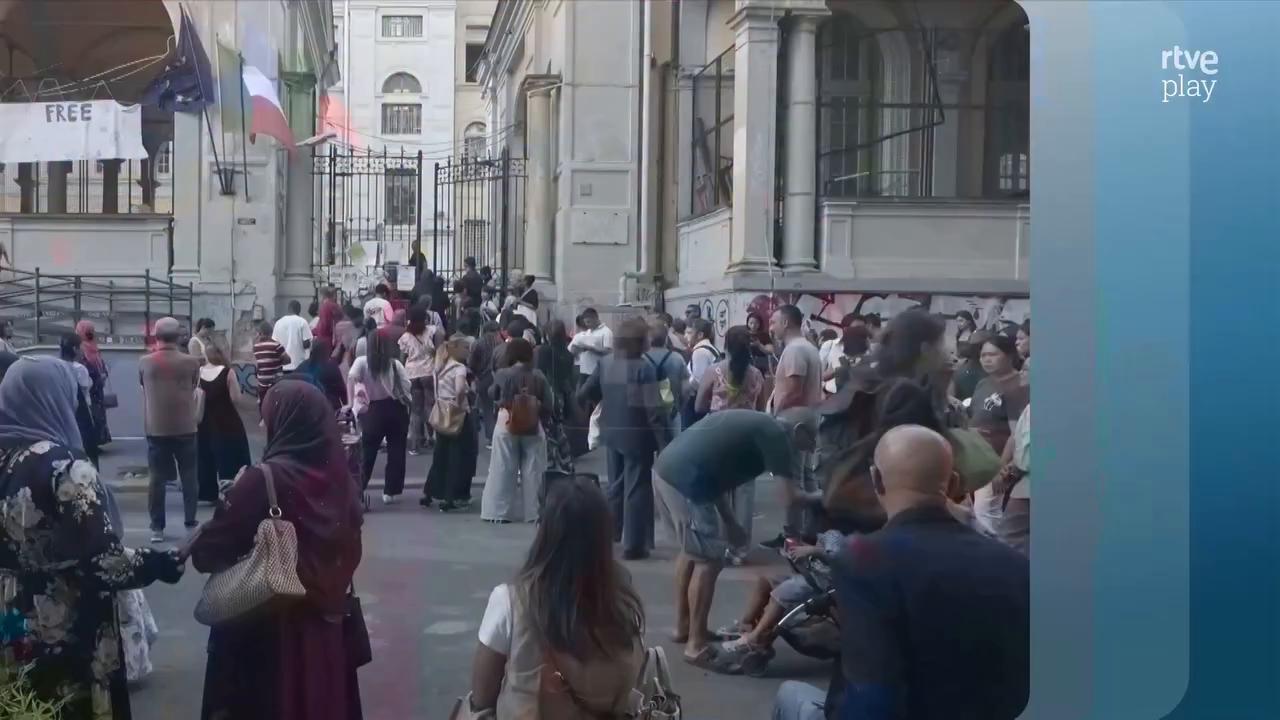 Italia prohíbe el burka y el niqab en escuelas con multas de 200 a 1000 euros