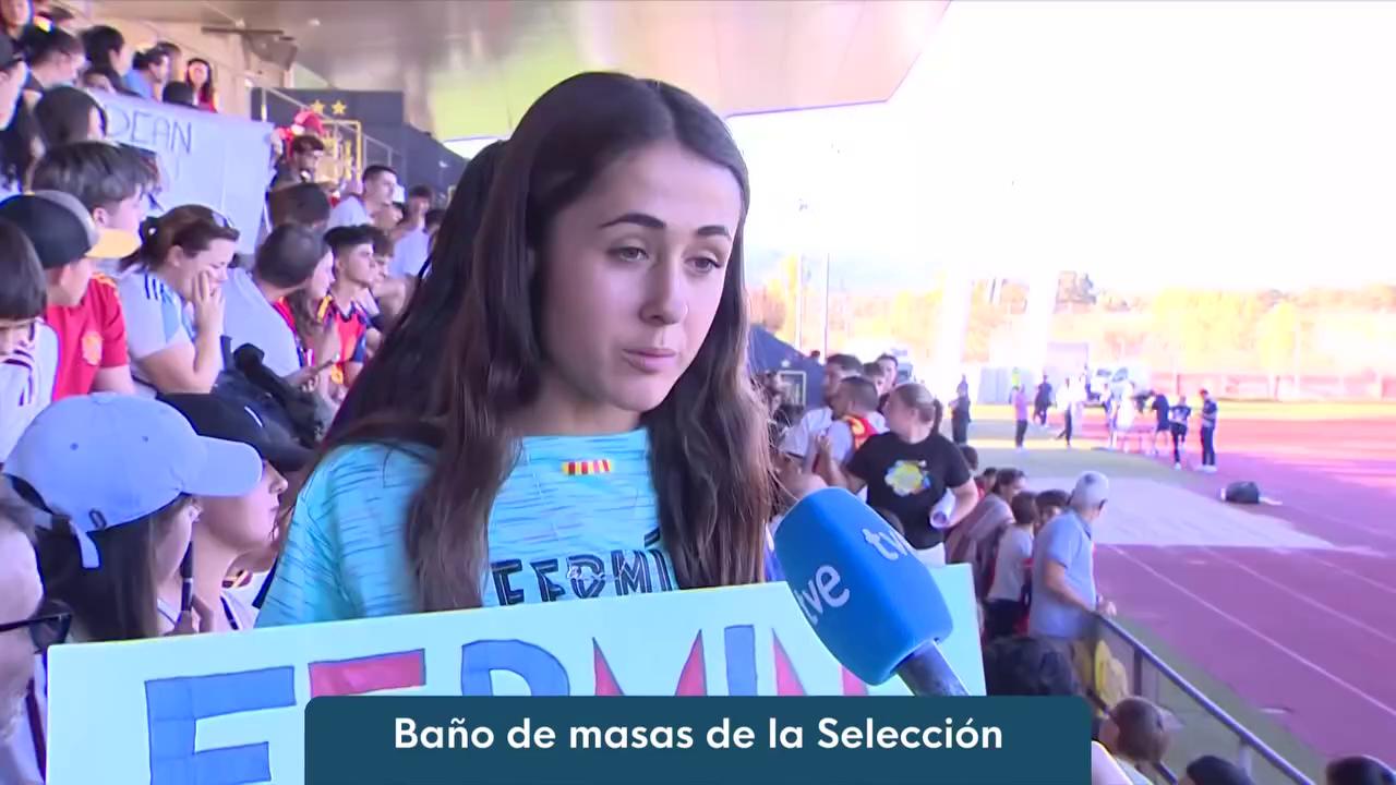 Aficionados acuden por tercera vez en busca del autógrafo de su jugador favorito