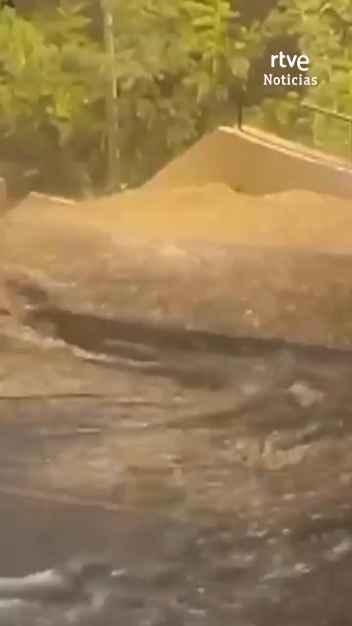 Un hombre muere arrastrado por una riera en Cataluña durante las inundaciones