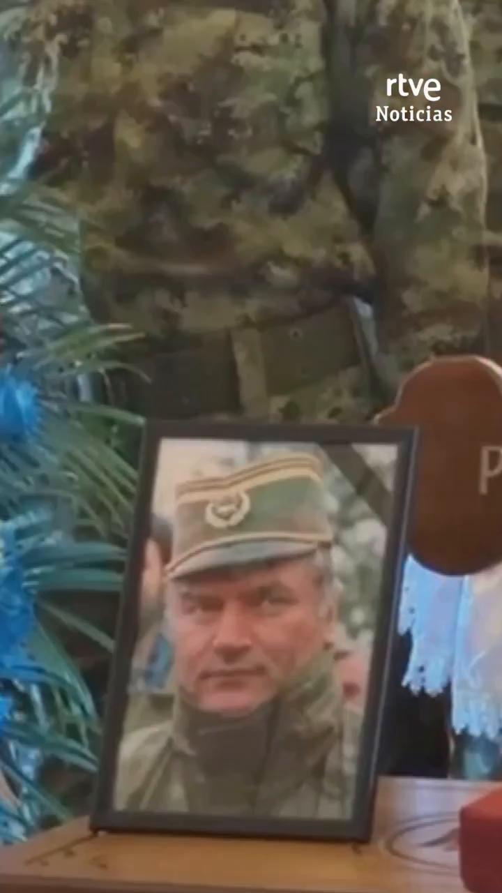 Serbia rinde homenaje al criminal de guerra Rakov Mladic ante su ataúd