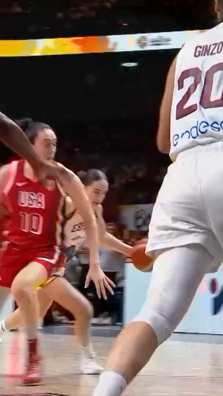 La oviedense baila a Brianna Stewart en una jugada magistral de España