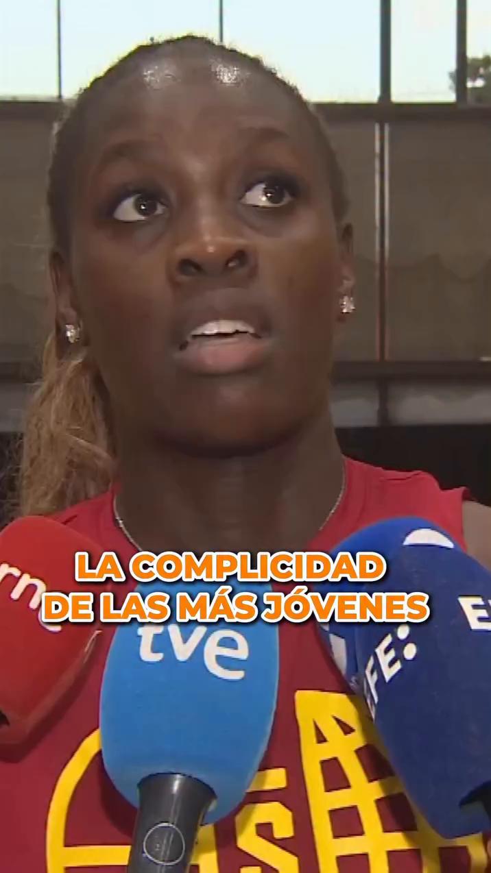 La química de las 12 impulsa al equipo: 'Iyana me entiende con un abrazo'