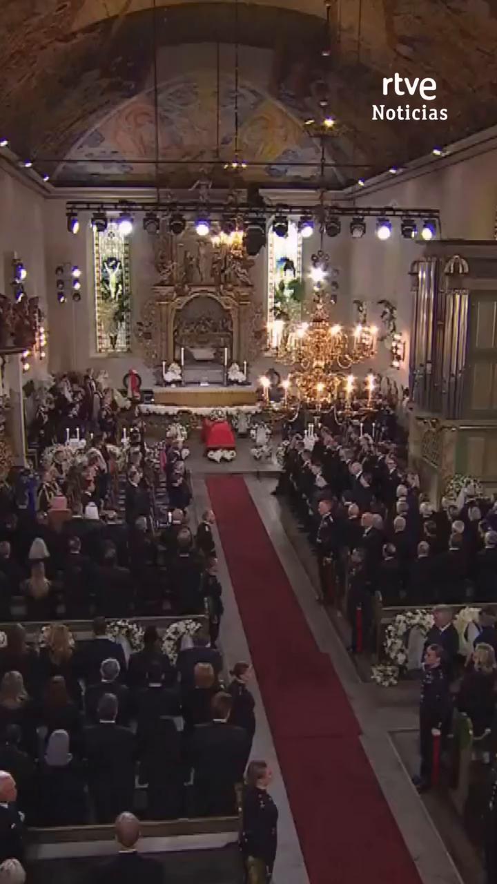 Los reyes de España participan en el funeral del rey Harald en Oslo