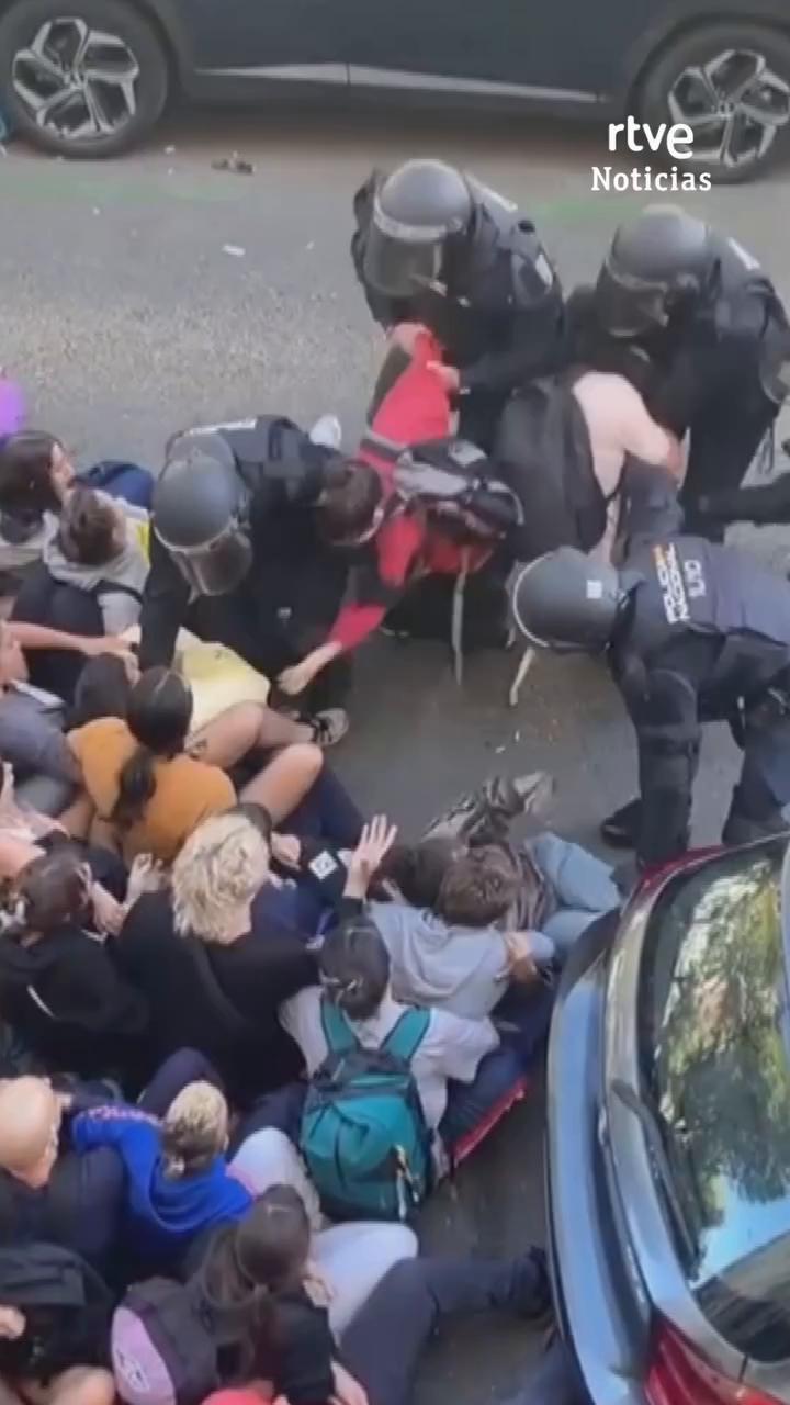 La policía desalojó a activistas que protegían la casa de Mari Carmen