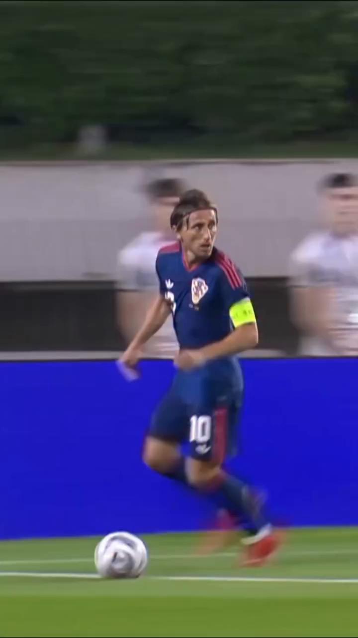 Modric marca el segundo gol tras regatear a Pedri en el área