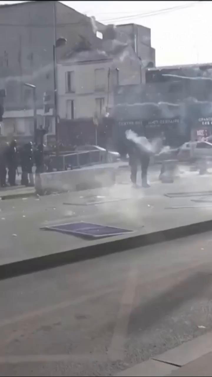 Francia vive el quinto día de protestas estudiantiles con enfrentamientos y miles de detenciones